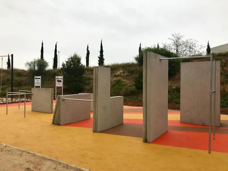 Espacio de calistenia en hormigón