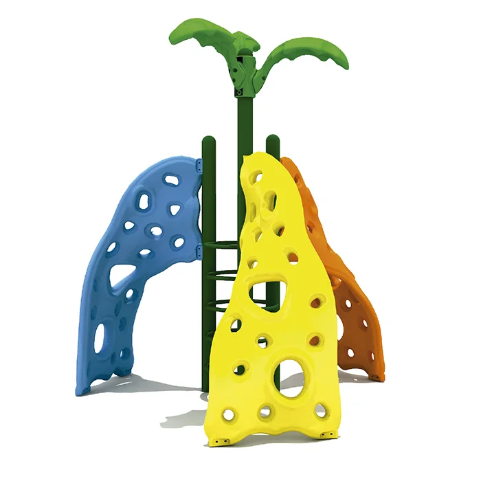 Área de escalada infantil con palmera y varias zonas de subida