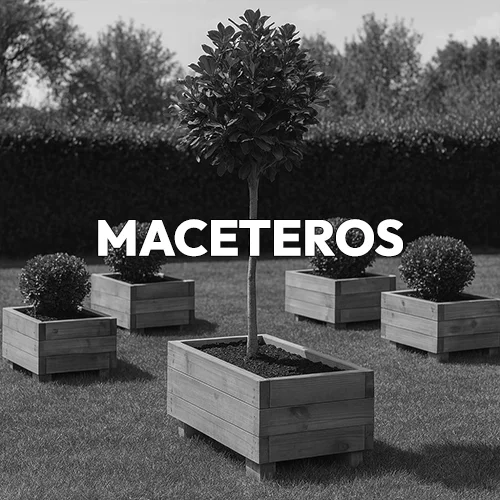 Madera de exterior, maceteros grandes con árboles en blanco y negro